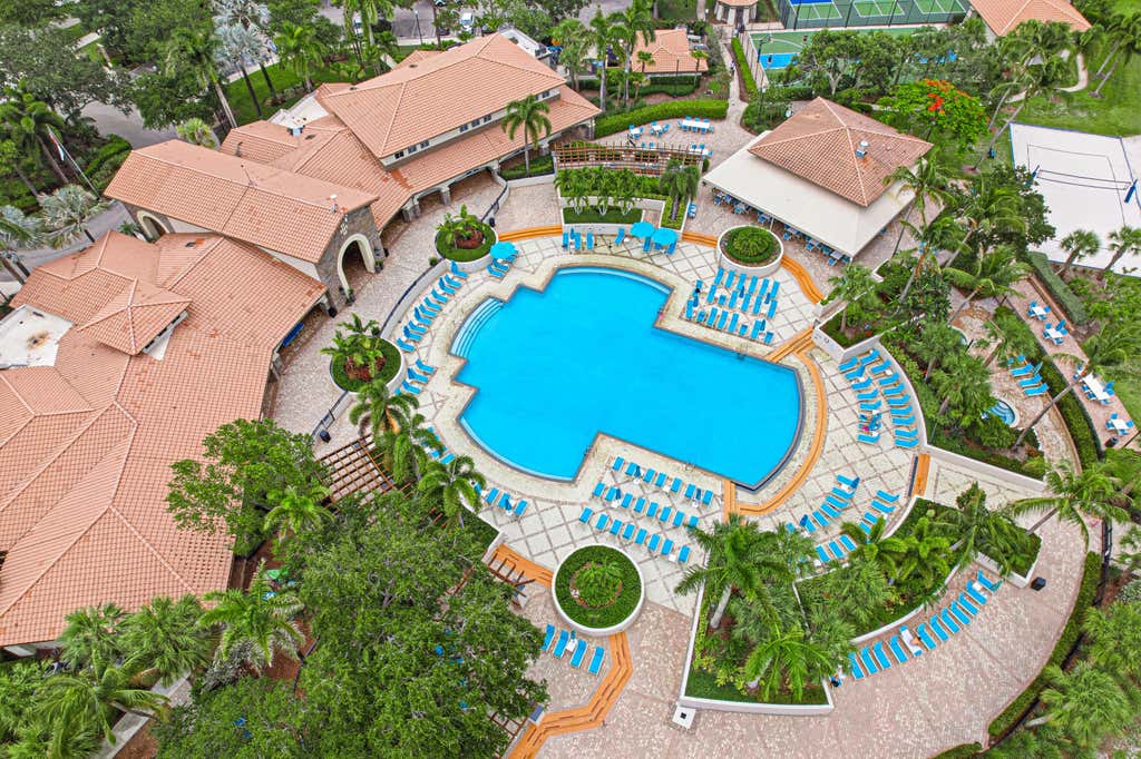 Photo of 946 Mill Creek Drive, Palm Beach Gardens, FL 33410 (MLS # B26032145)