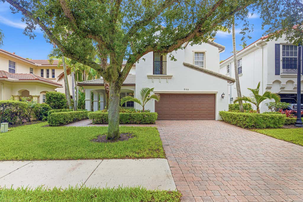 Photo of 946 Mill Creek Drive, Palm Beach Gardens, FL 33410 (MLS # B26032145)