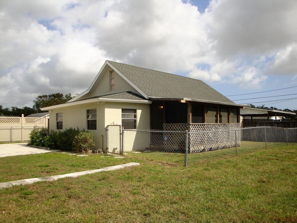 Photo of 3938 Serubi Avenue, Palm Springs, FL 33461 (MLS # R10998352)