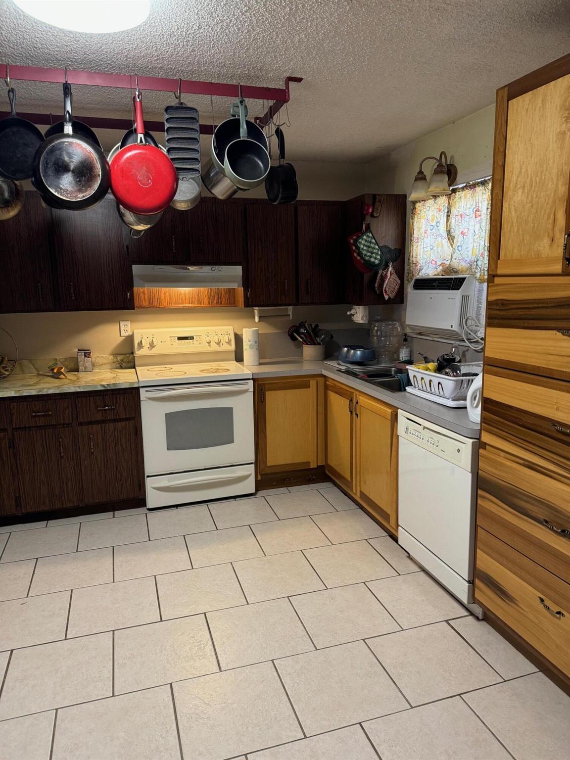 Riverview Manor - Residential