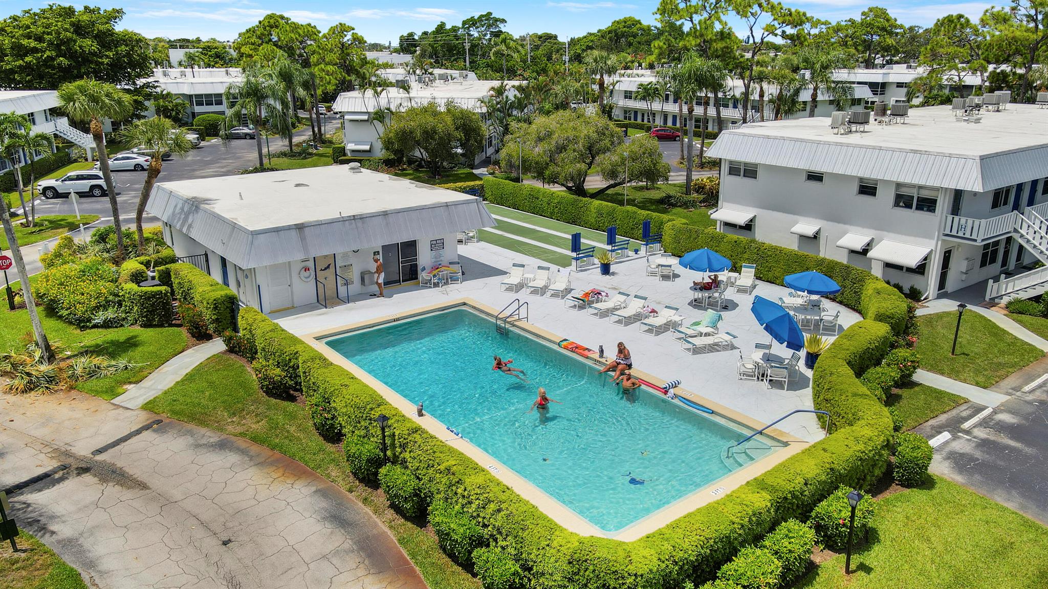 CEDAR POINTE CONDO - Residential Lease