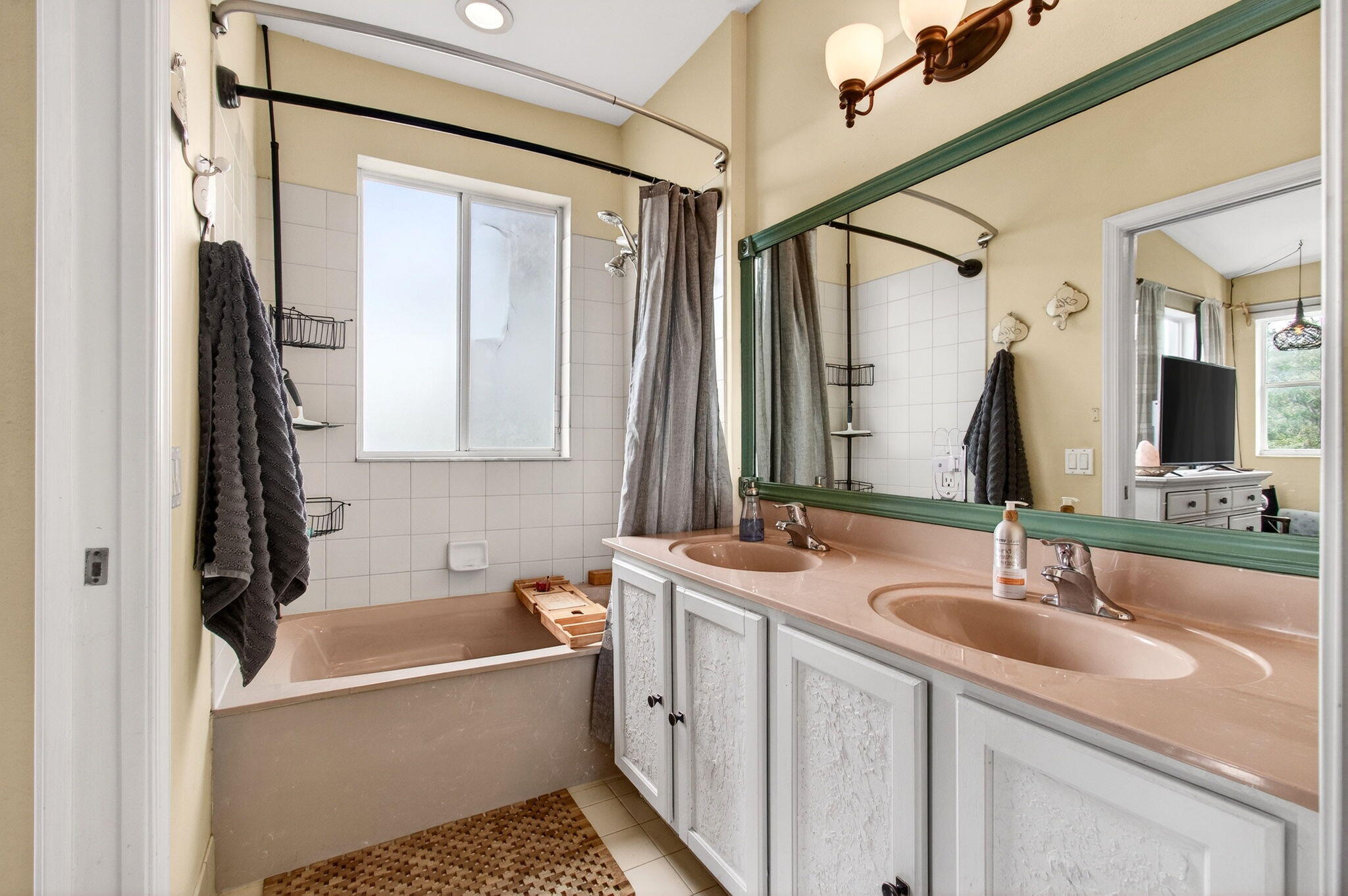 THOUSAND OAKS - Residential