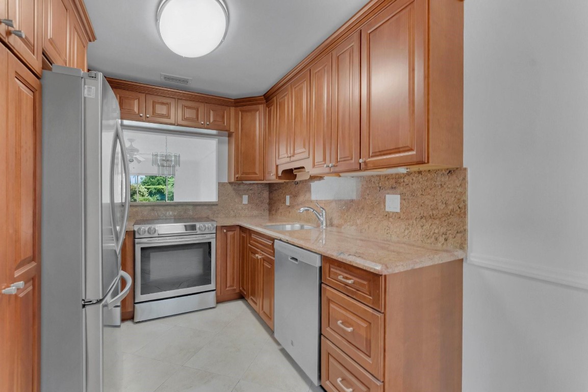 BOCA LAKES - Residential