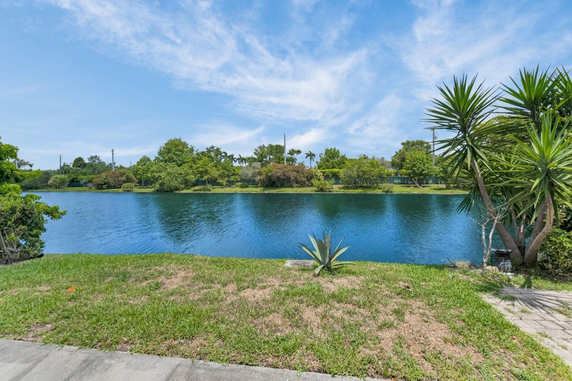 BOCA LAKES - Residential