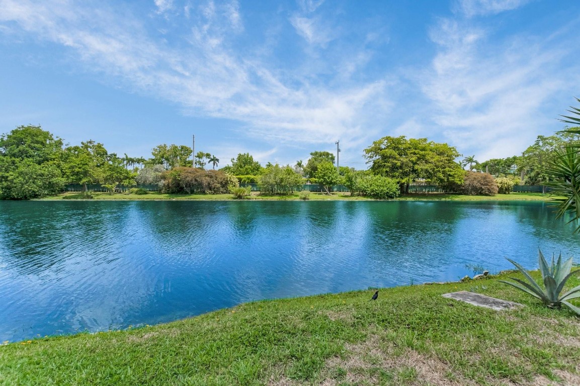 BOCA LAKES - Residential