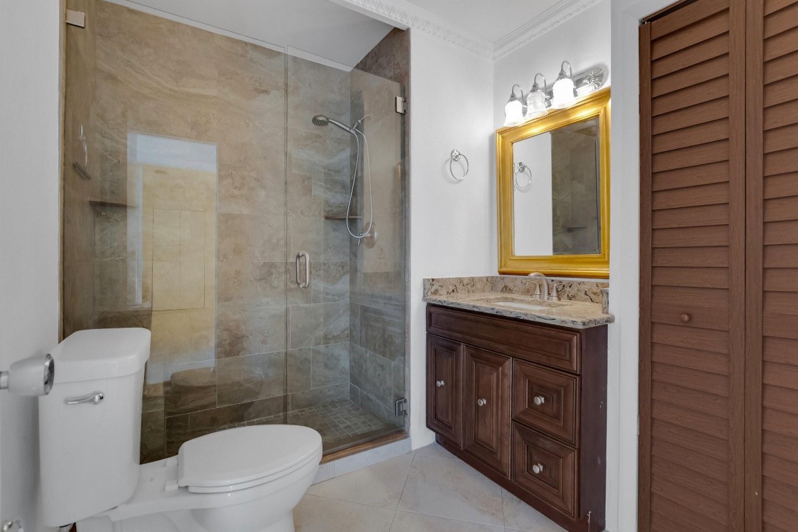 BOCA LAKES - Residential