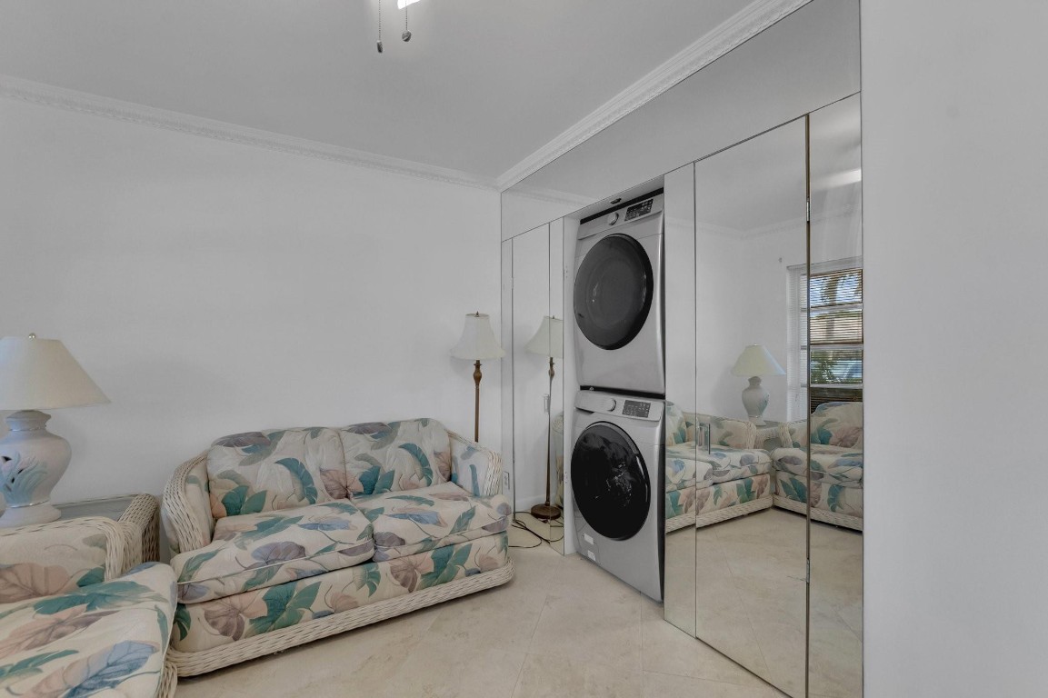 BOCA LAKES - Residential