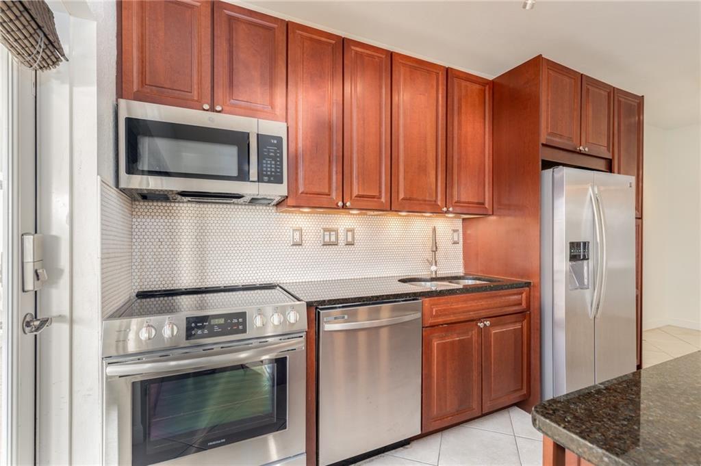 WATERSIDE ON THE INTRACOA - Residential Lease