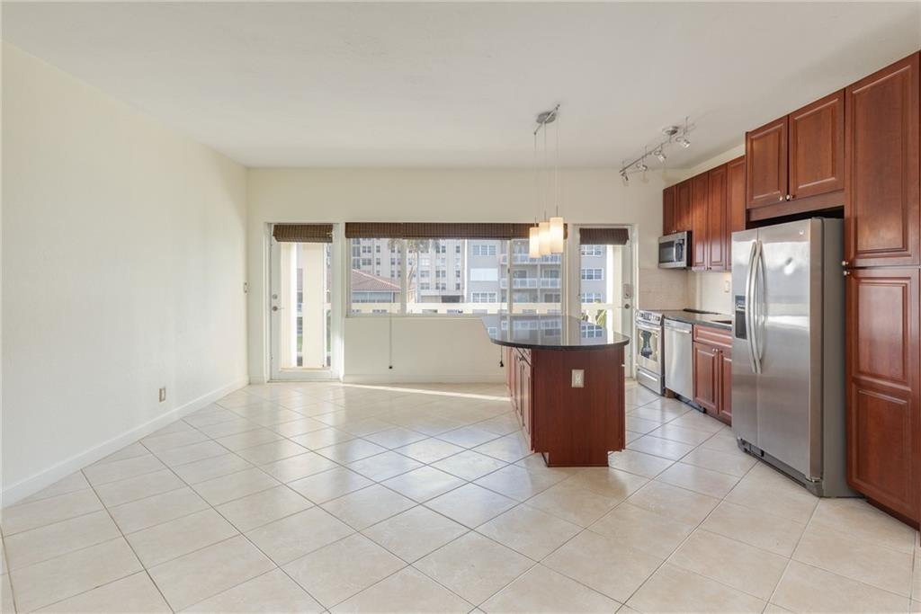 WATERSIDE ON THE INTRACOA - Residential Lease