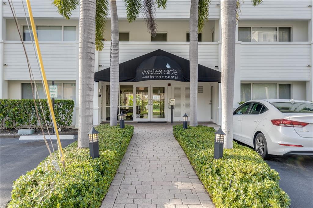 WATERSIDE ON THE INTRACOA - Residential Lease