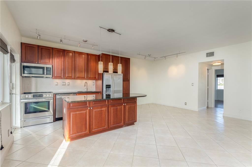 WATERSIDE ON THE INTRACOA - Residential Lease