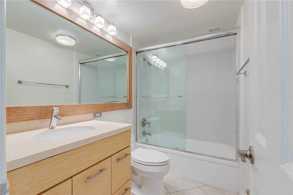 WATERSIDE ON THE INTRACOA - Residential Lease