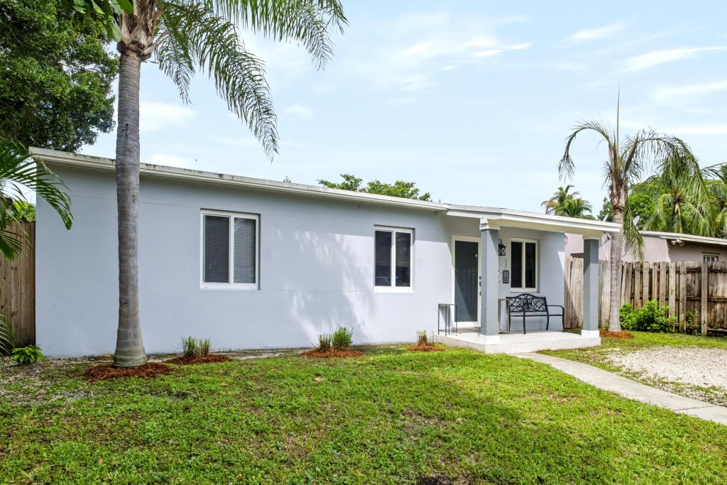 Photo of 1413 NW 5TH Avenue, Fort Lauderdale, FL 33311 (MLS # B26079726)
