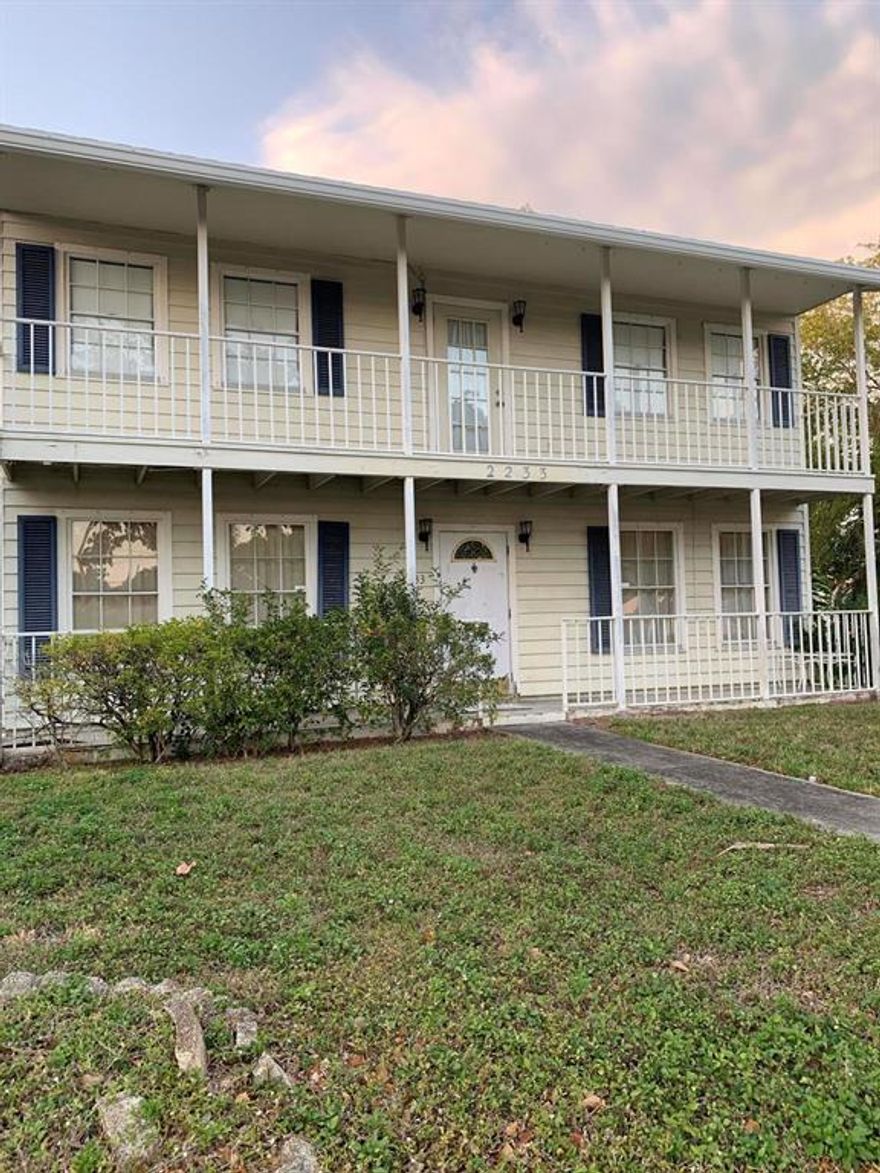 *Very Motivated Seller, please go see for yourself!!!* 3 bedroom/2.5 bathroom 2 story floor home. Location, location, location!!! No HOA. Nearby to City Place, Palm Beach Outlet Mall and many more.