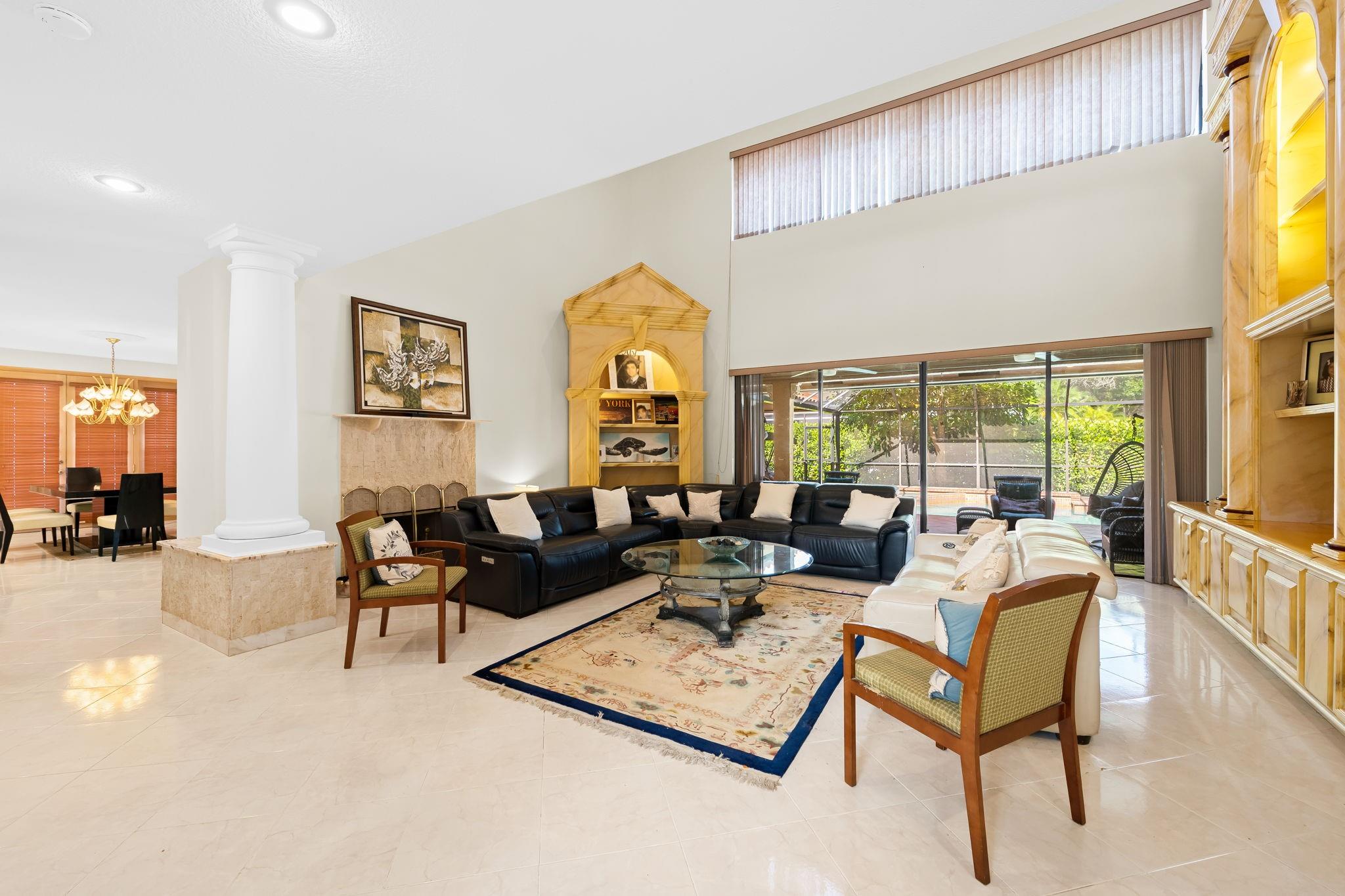 1935 Las Colinas Way