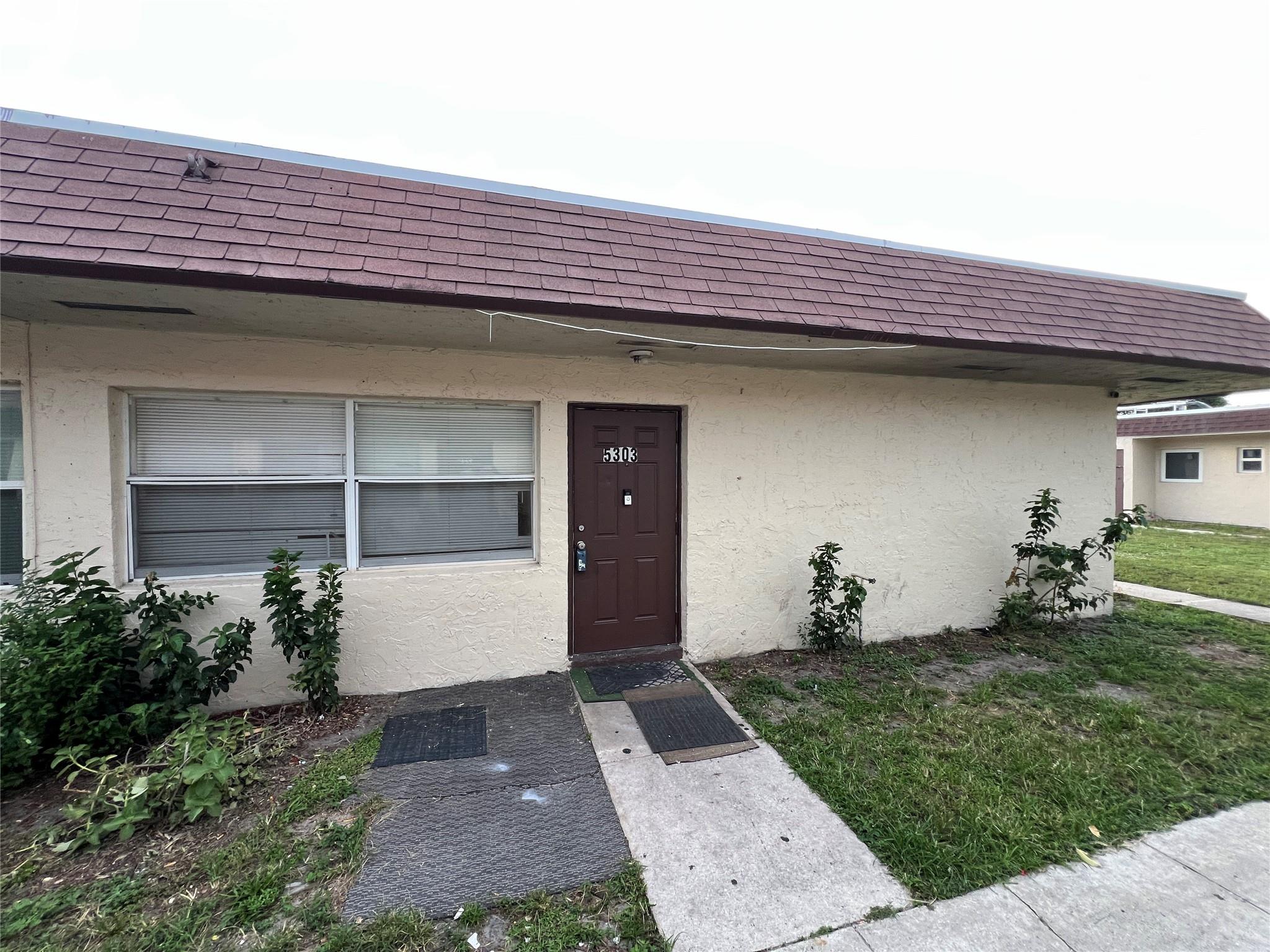 TWO BEDROOMS ONE BATHROOM APARTMENT IN INVERNESS VILLAGE. CLOSE TO SUNRISE BLVD AND OAKLAND PARK BLVD, 441 AND TURNPIKE. CENTRAL AC, UPDATED KITCHEN. COMMUNITY HAS A POOL, NO AGE RESTRICTION. AND WATER AND GARBAGE ARE INCLUDED. ONE ASSIGNED PARKING AND PLENTY OF GUEST PARKING SPACES. WORKING TRUCKS AND VANS ARE ALLOWED. FAST APPROVAL.