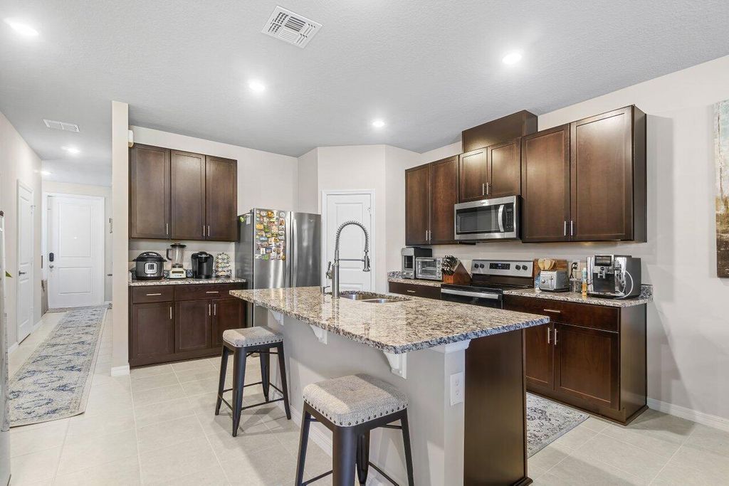 Photo of 4062 Hot Springs Avenue, Palm Springs, FL 33461 (MLS # R11043048)