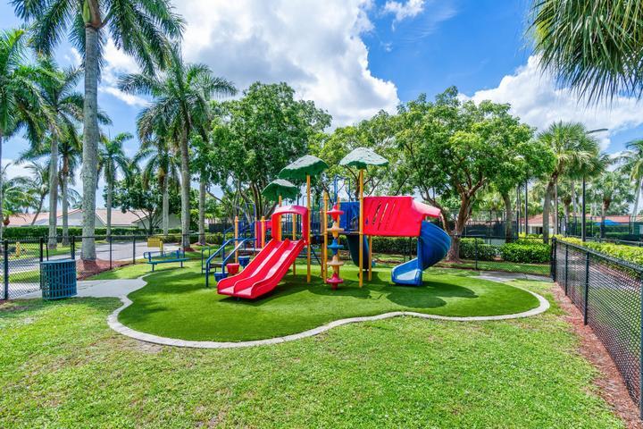 WINSTON TRAILS PAR 4 - Residential