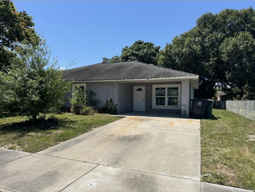SELLER MOTIVATED!!! Beautiful 4 bedroom, 2 bath located in south fort pierce.