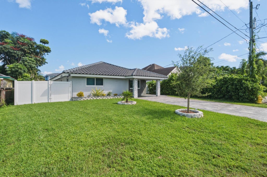 Photo of 4440 SW 26th Avenue, Fort Lauderdale, FL 33312 (MLS # B26091923)