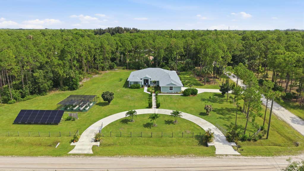 Photo of 11525 N 157th Pl, Jupiter, FL 33478 (MLS # B26040628)