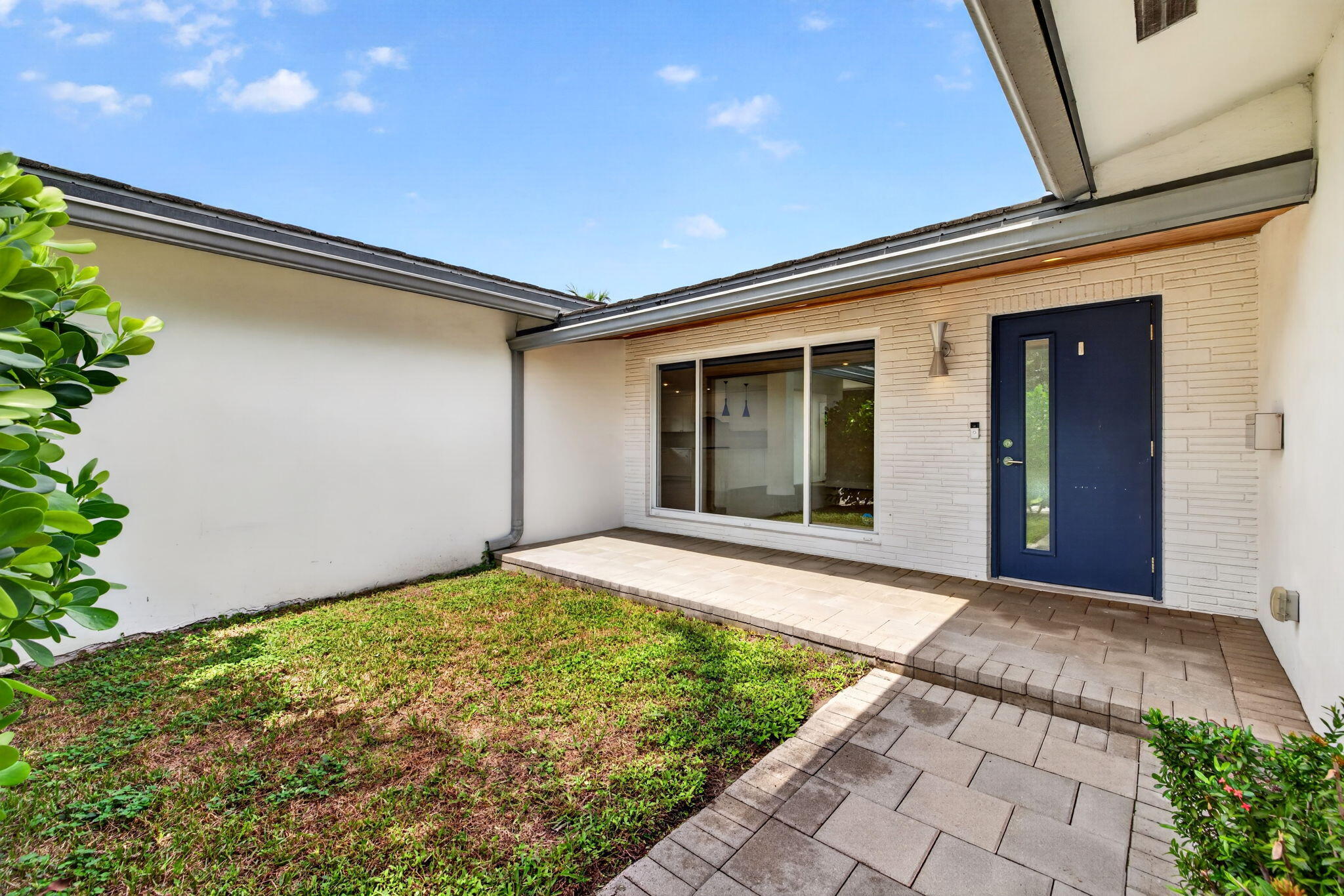 2141 NE 62ND Court