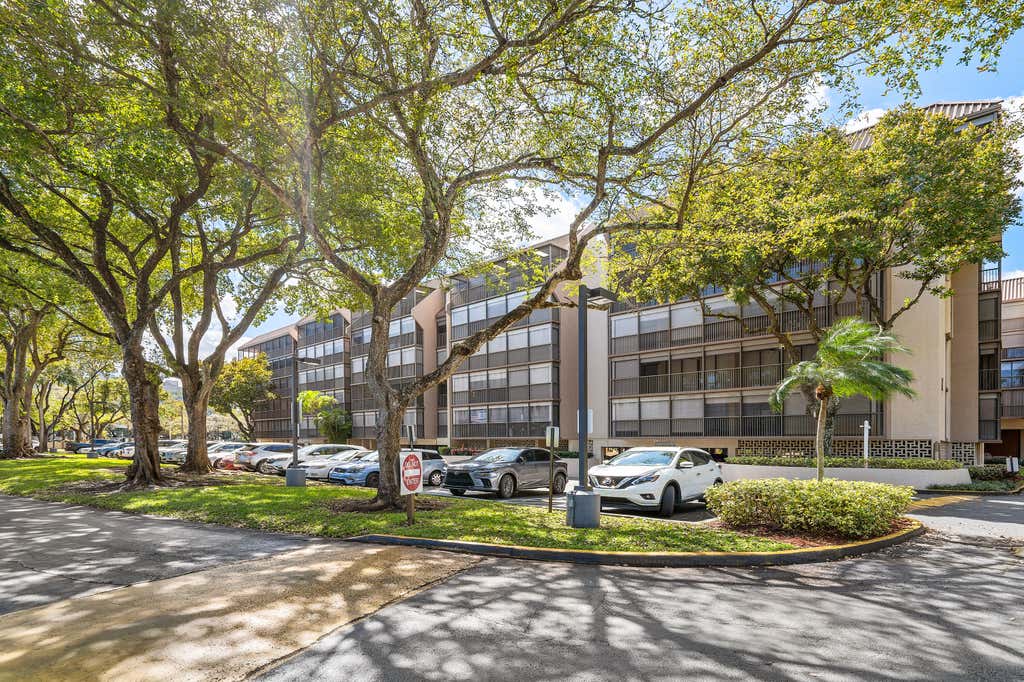Photo of 2818 N 46th Avenue #K687, Hollywood, FL 33021 (MLS # R10981425)
