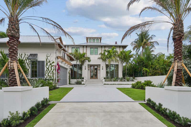 Photo of 125 Worth Court N, West Palm Beach, FL 33405 (MLS # B26036772)