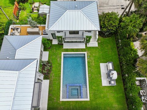 Tiny photo for 125 Worth Court N, West Palm Beach, FL 33405 (MLS # B26036772)