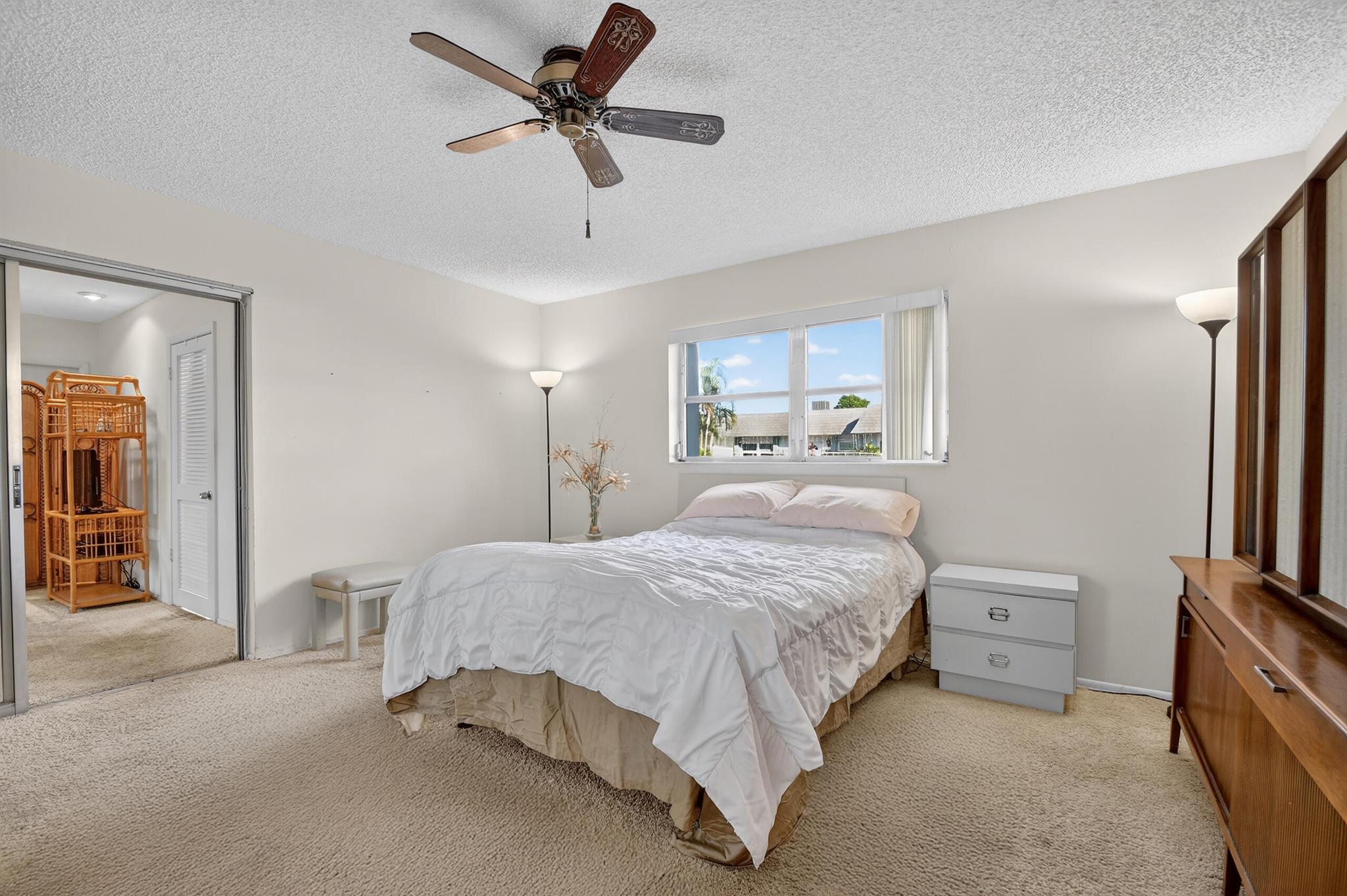 CRESTHAVEN TOWNHOMES SEC - Residential