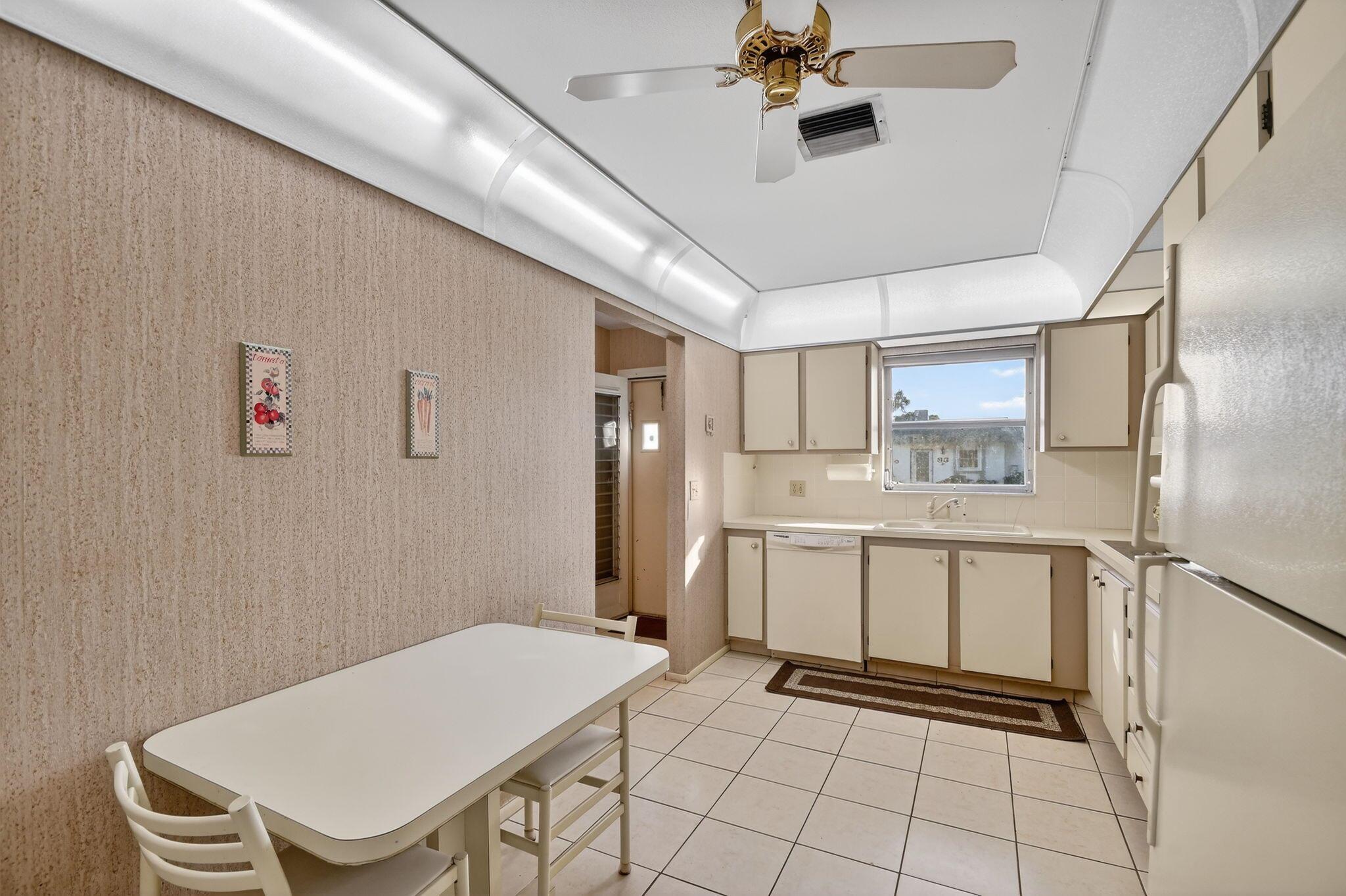 CRESTHAVEN TOWNHOMES SEC - Residential