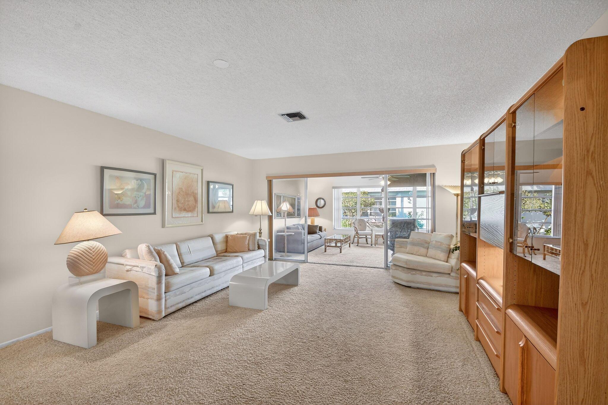 CRESTHAVEN TOWNHOMES SEC - Residential