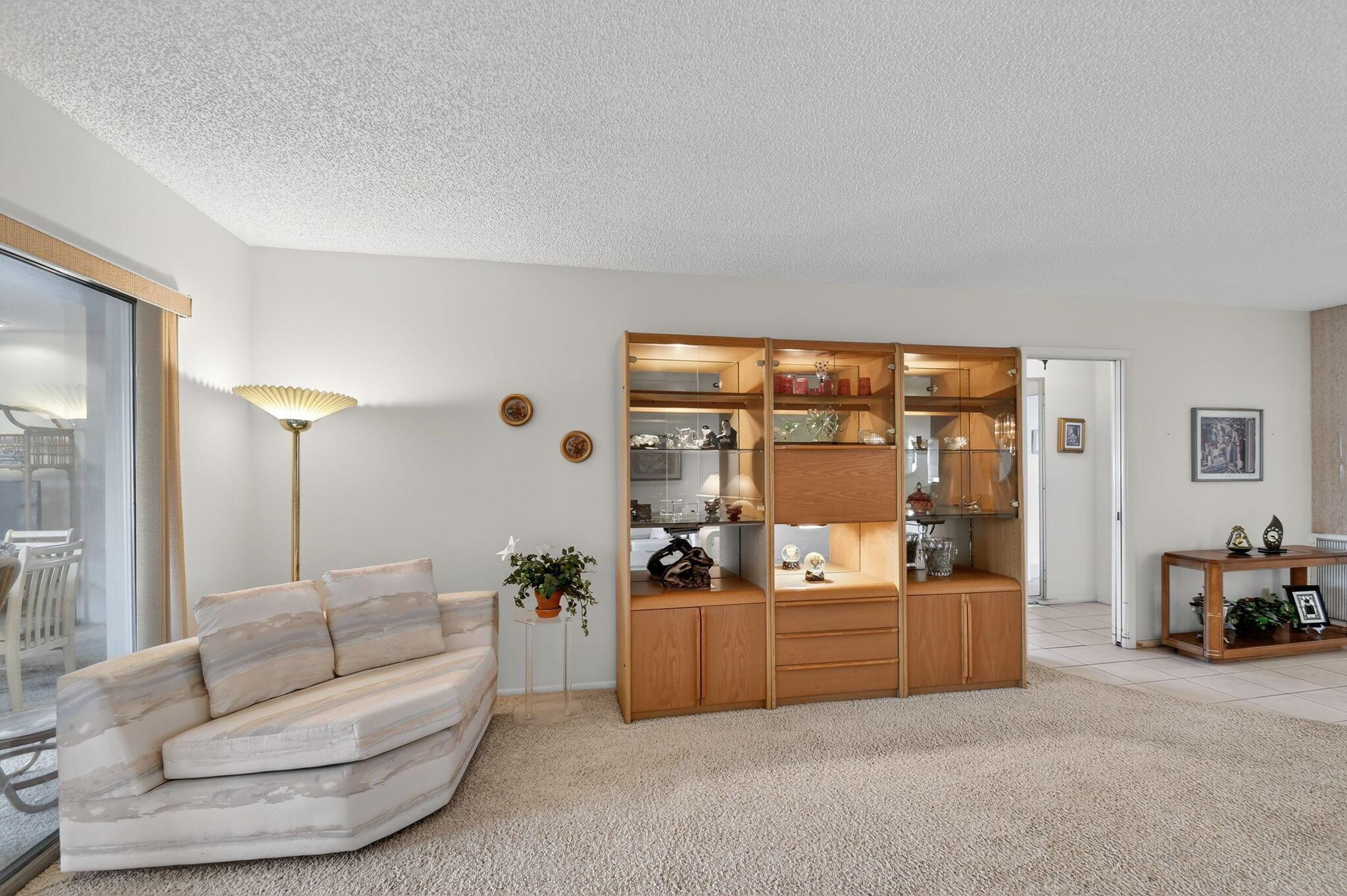 CRESTHAVEN TOWNHOMES SEC - Residential