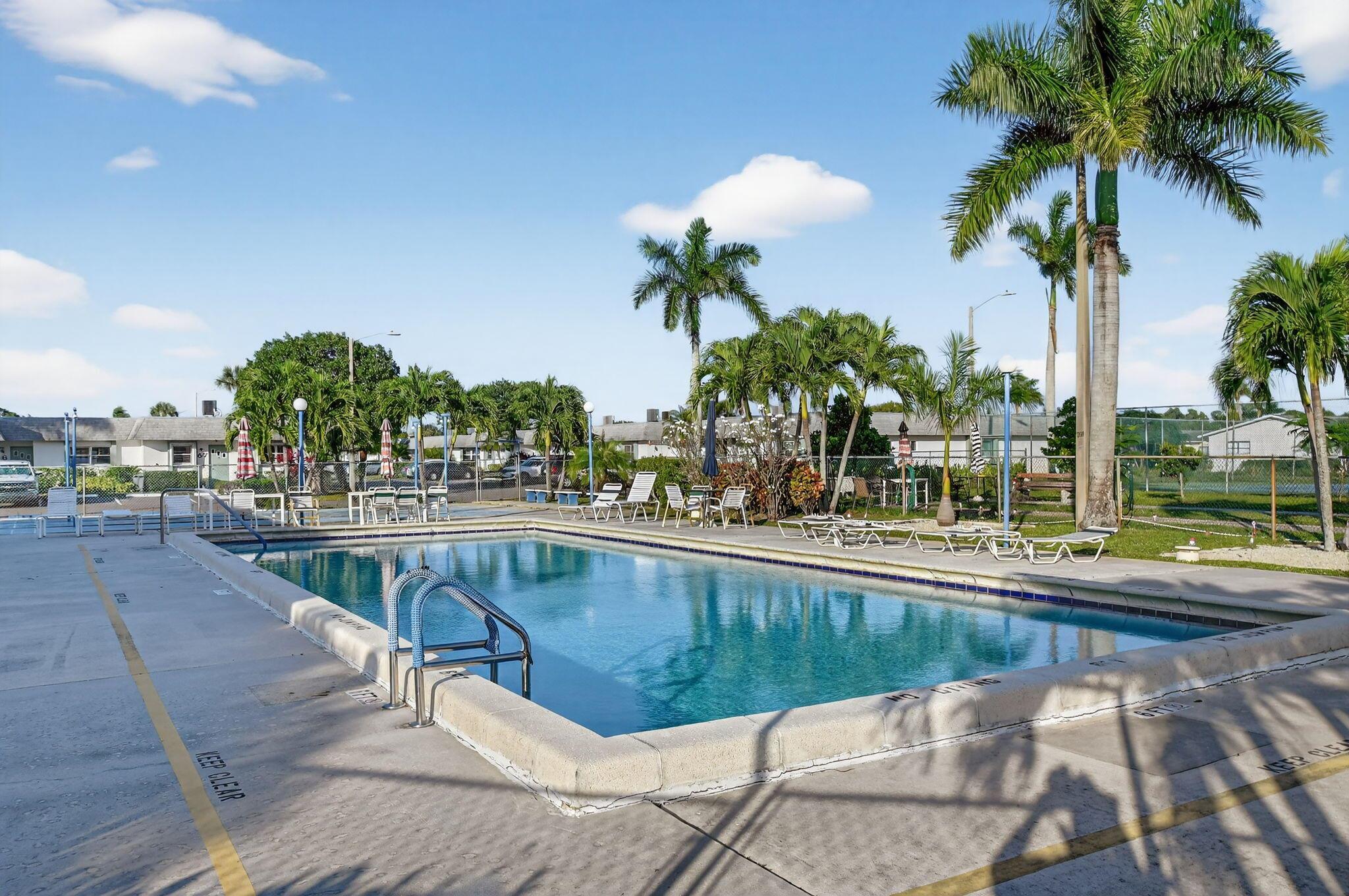 CRESTHAVEN TOWNHOMES SEC - Residential