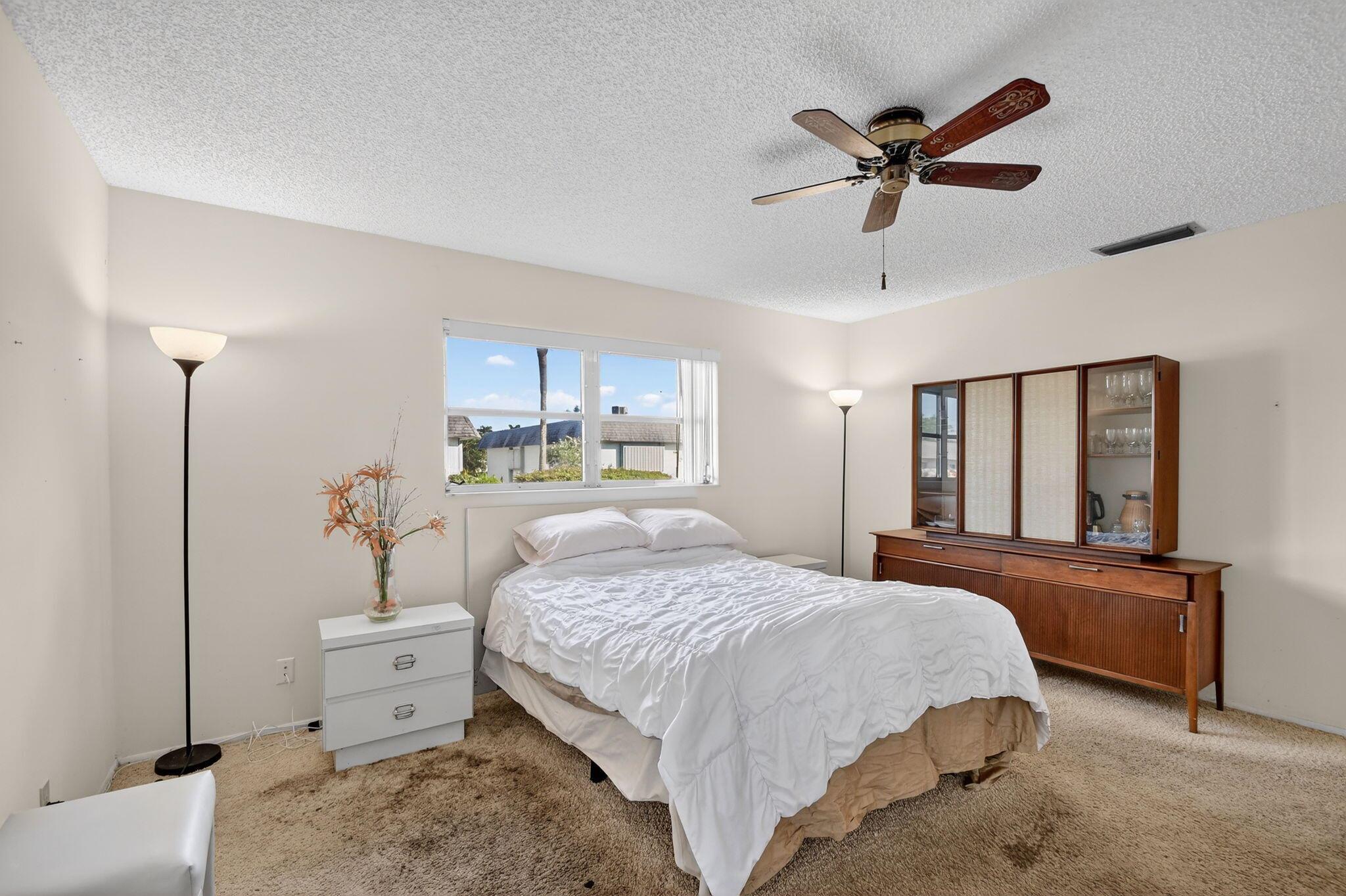 CRESTHAVEN TOWNHOMES SEC - Residential