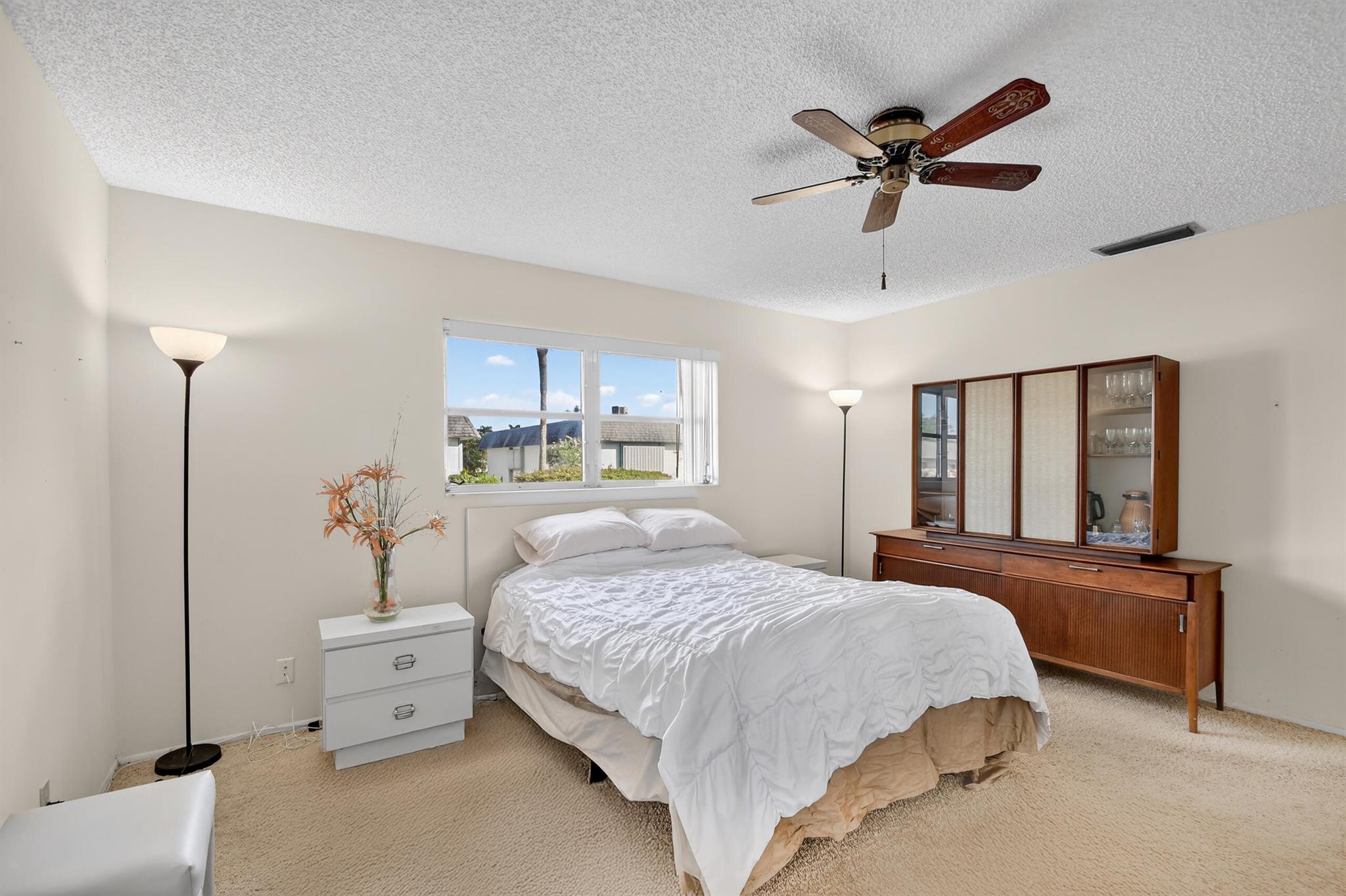 CRESTHAVEN TOWNHOMES SEC - Residential