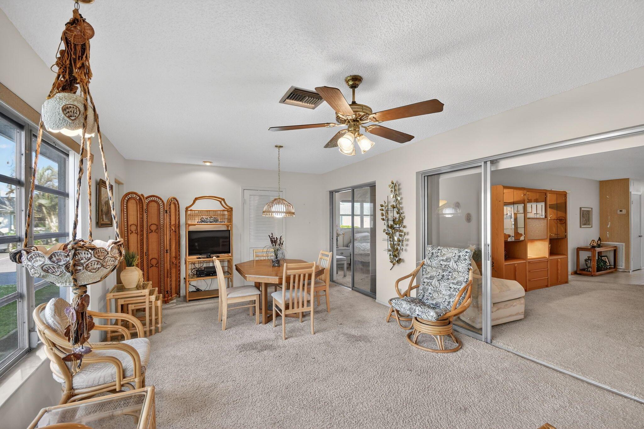 CRESTHAVEN TOWNHOMES SEC - Residential