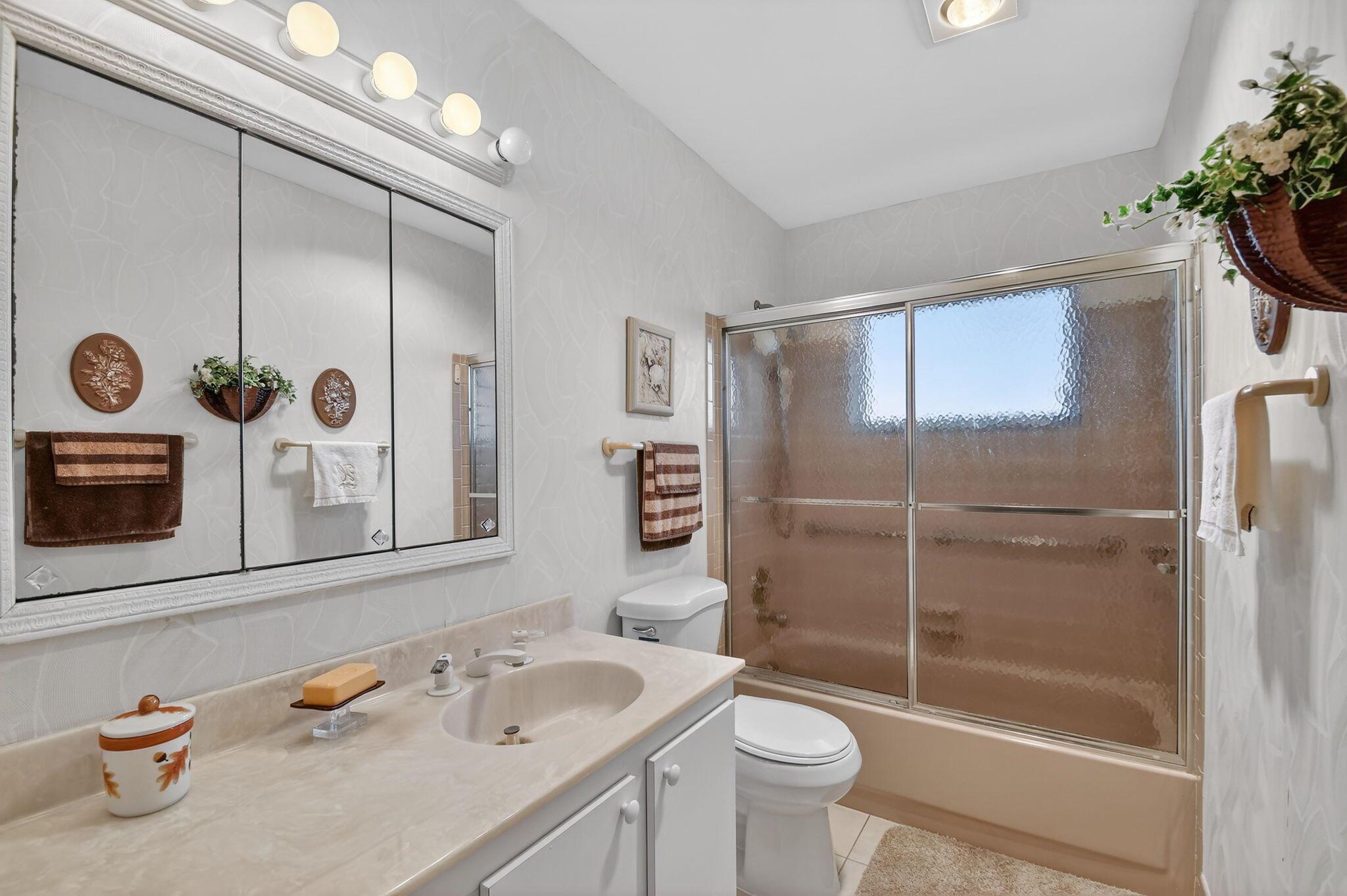 CRESTHAVEN TOWNHOMES SEC - Residential