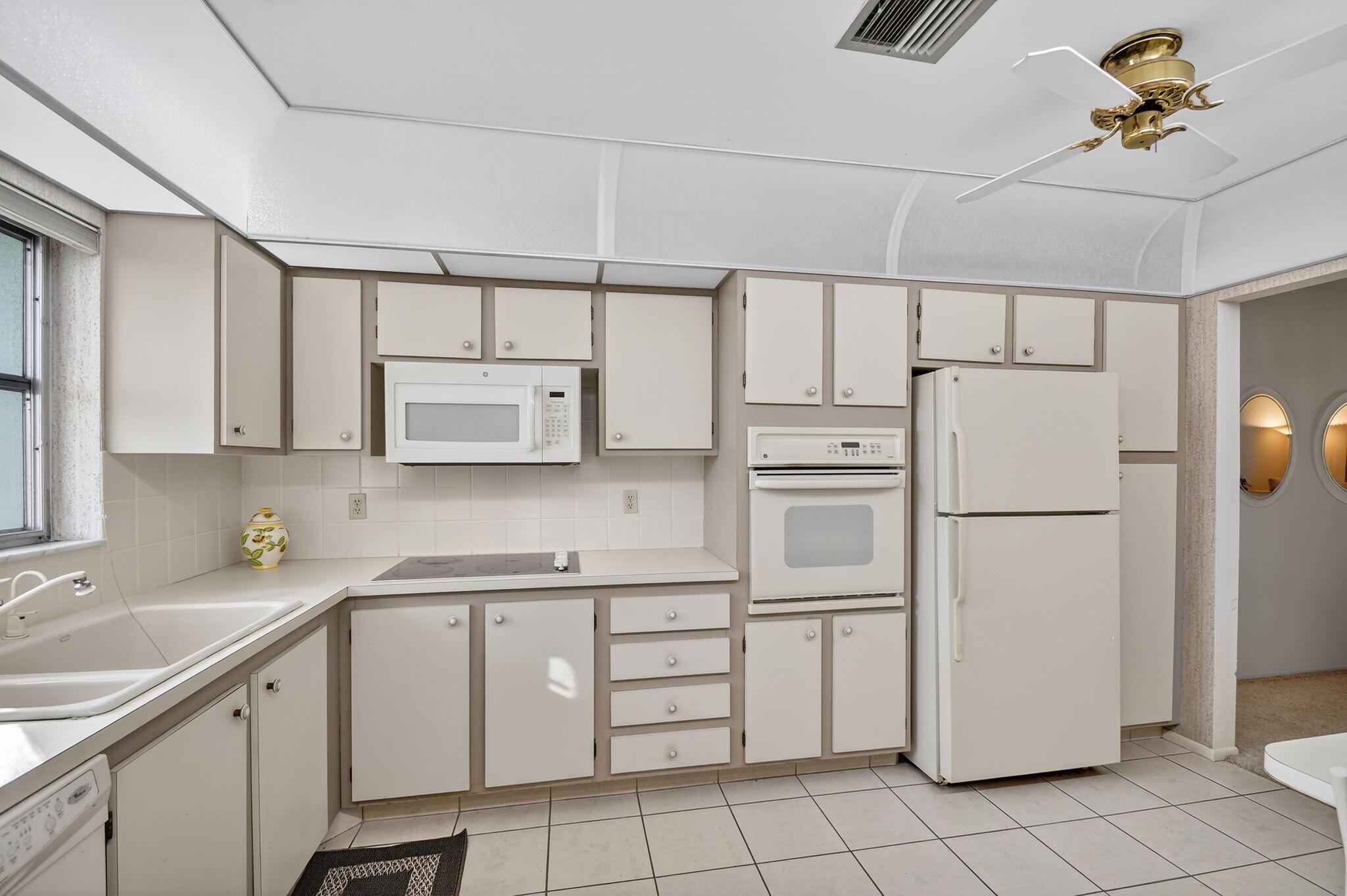 CRESTHAVEN TOWNHOMES SEC - Residential