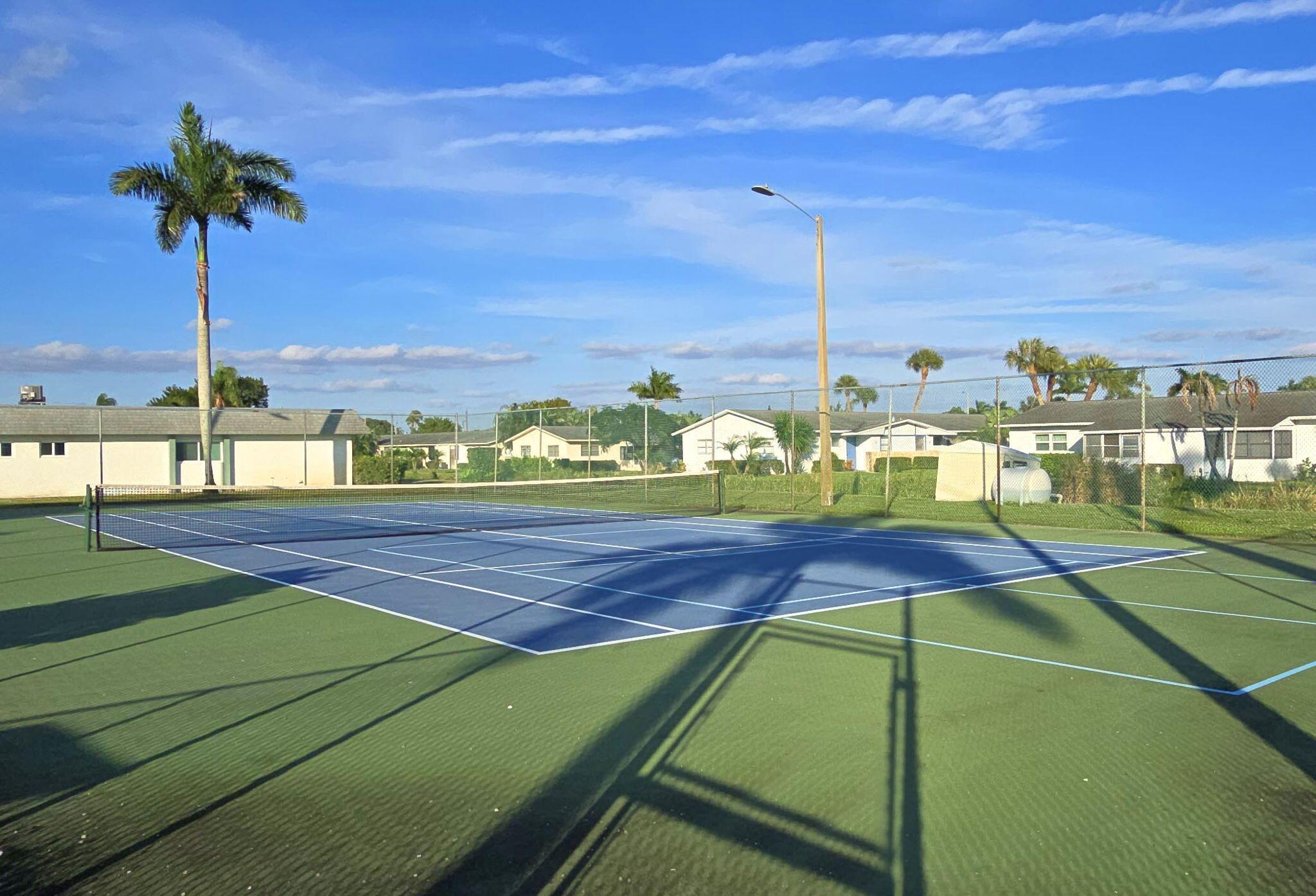 CRESTHAVEN TOWNHOMES SEC - Residential