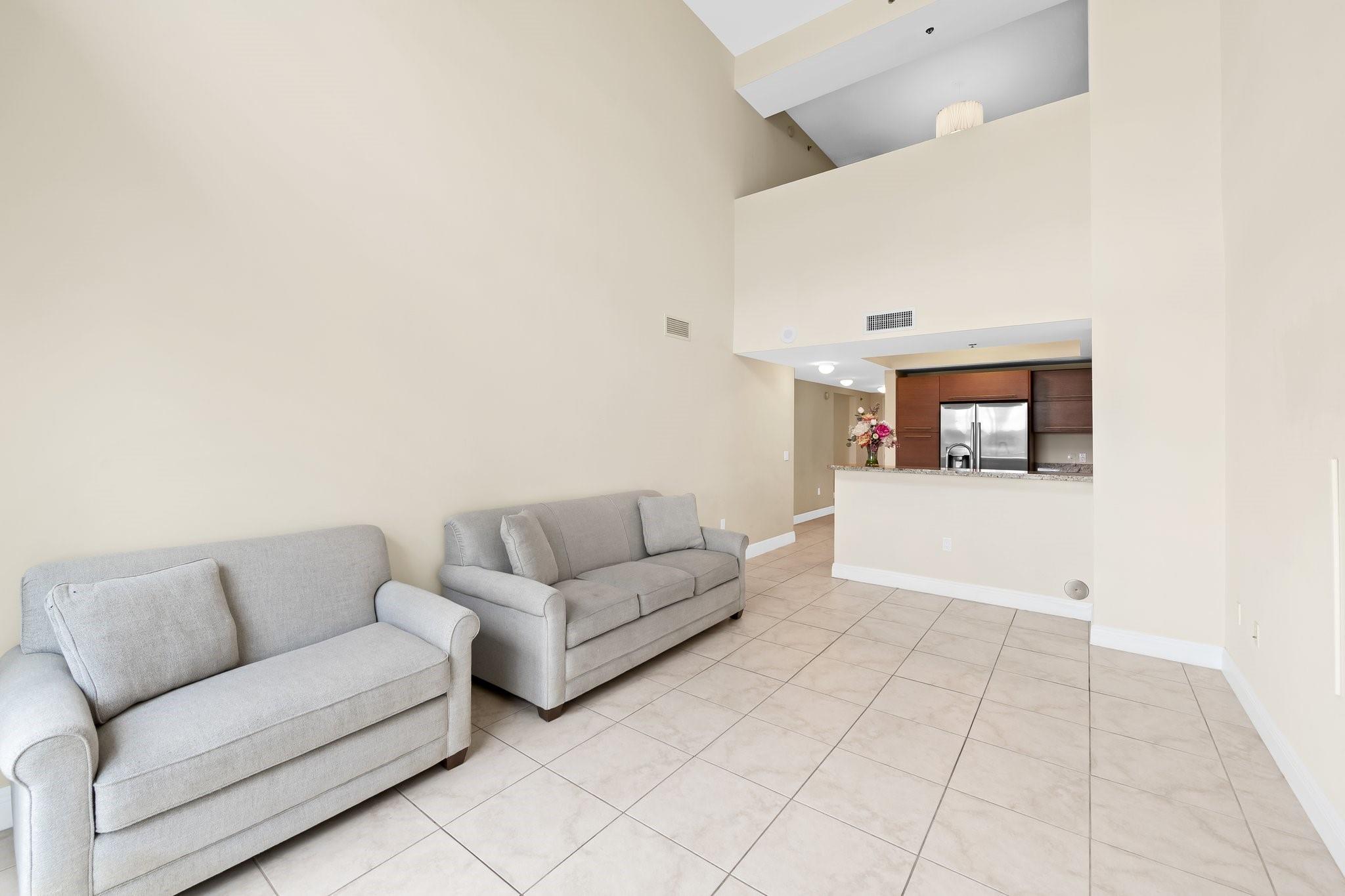 2641 N Flamingo Rd TH7