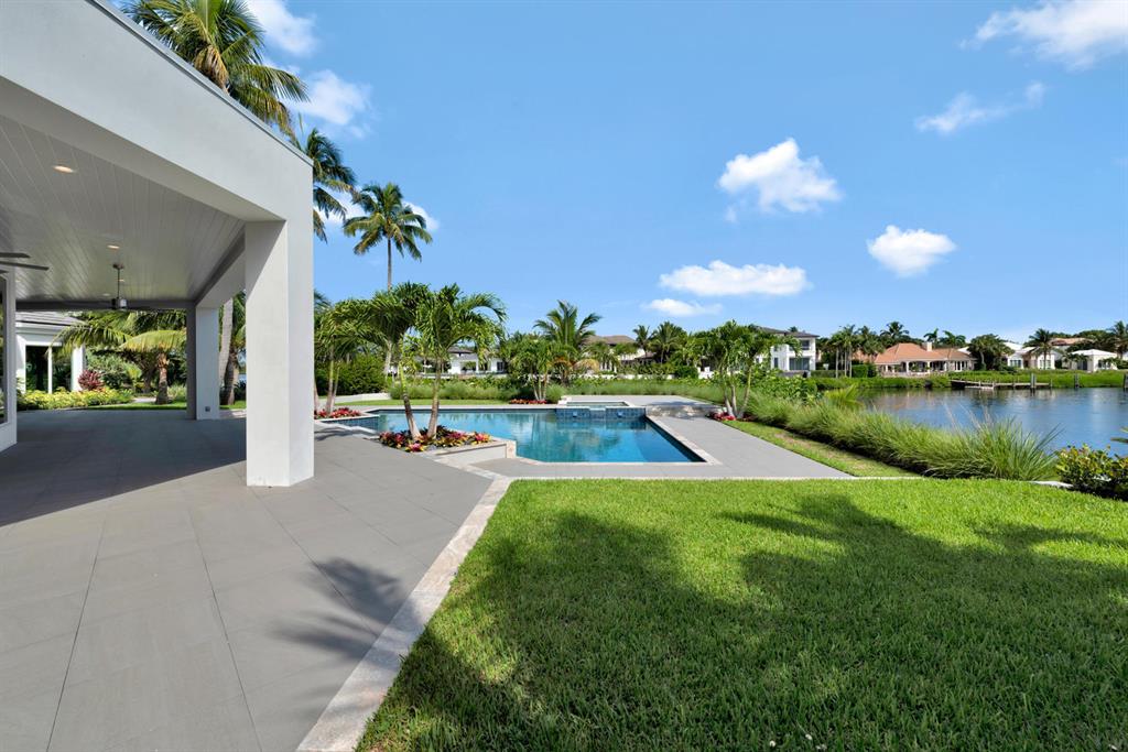 ADMIRALS COVE PAR E - Residential