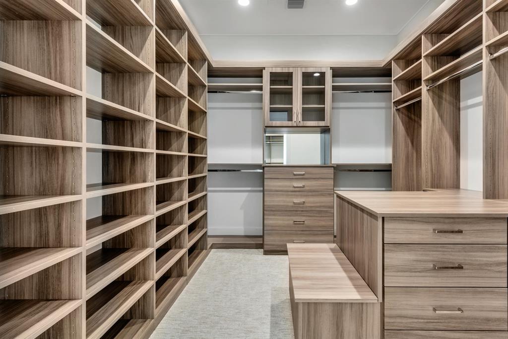 ADMIRALS COVE PAR E - Residential