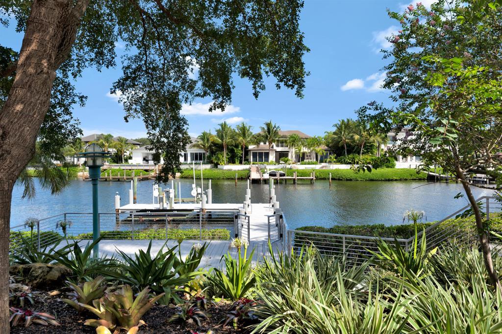 ADMIRALS COVE PAR E - Residential