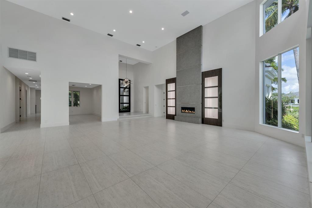 ADMIRALS COVE PAR E - Residential