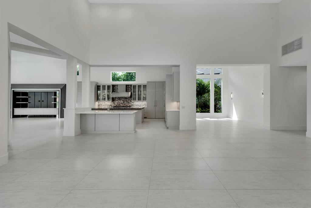 ADMIRALS COVE PAR E - Residential