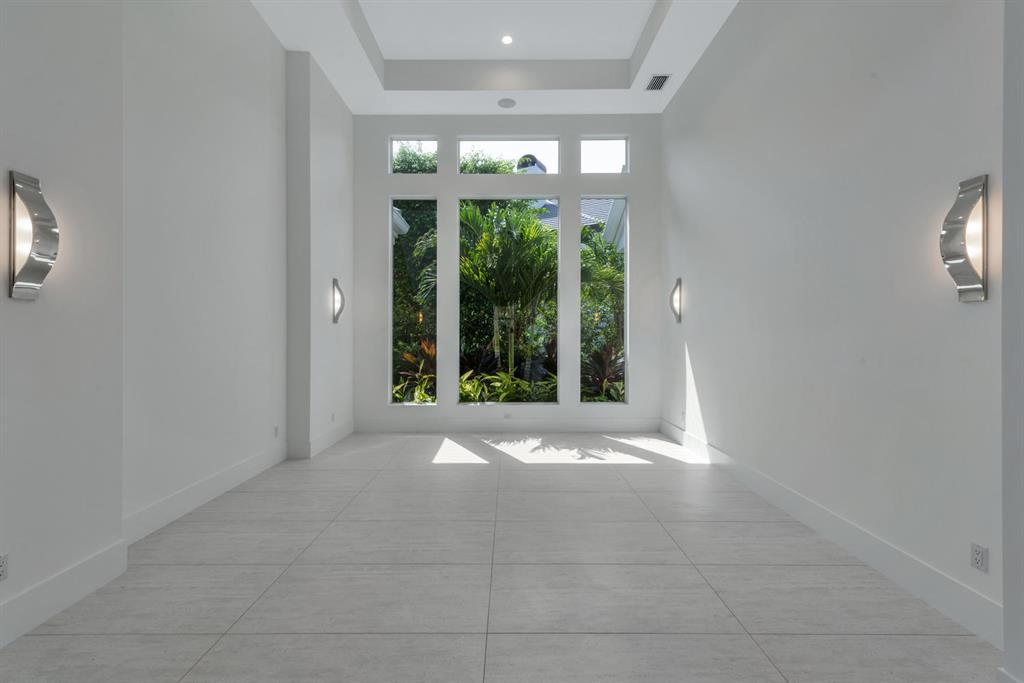 ADMIRALS COVE PAR E - Residential