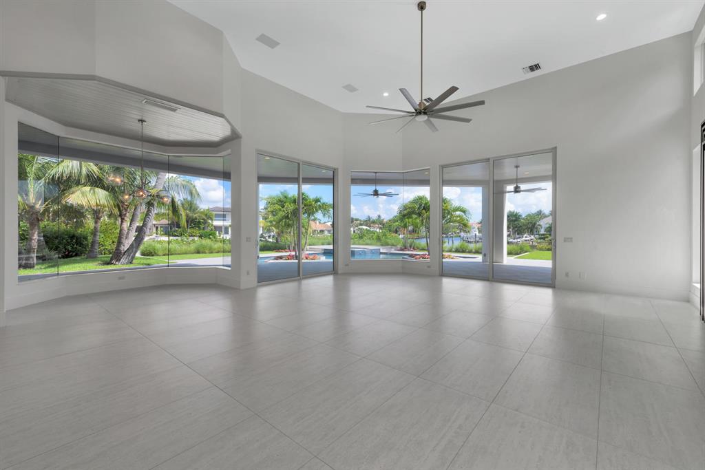 ADMIRALS COVE PAR E - Residential