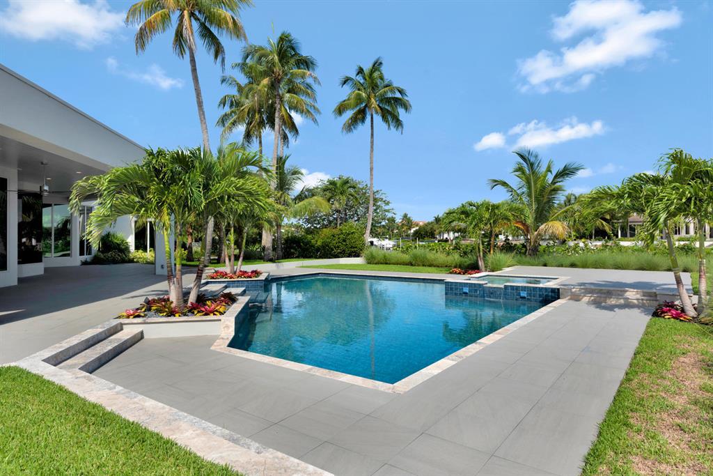 ADMIRALS COVE PAR E - Residential