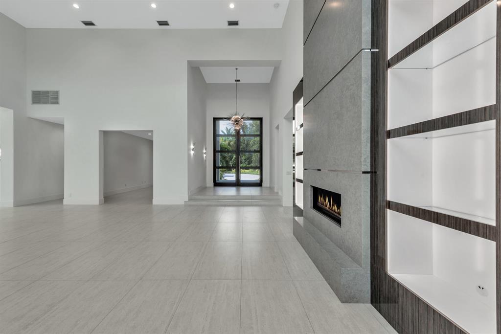 ADMIRALS COVE PAR E - Residential